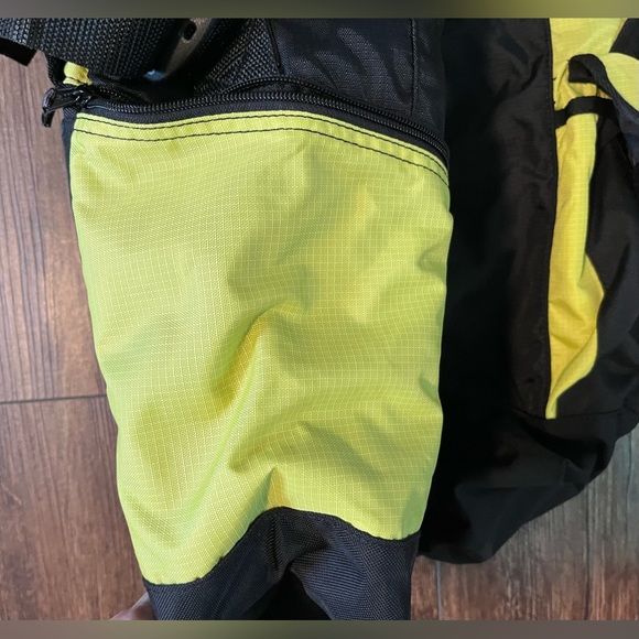 NWOT L.L. Bean messenger bag. Yellow & black. Cushioned strap. Many compartments - Picture 7 of 15